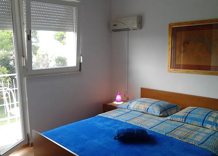 House Danica Apartments & Rooms