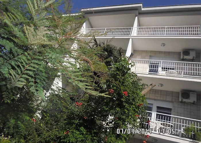 House Danica Apartments & Rooms